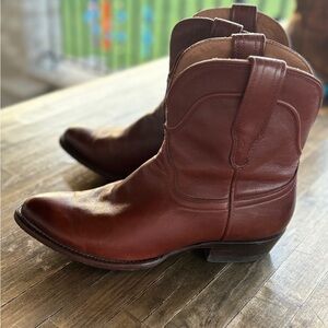 Tecovas paige or penny boot. Womens size 8. Incredible quality.